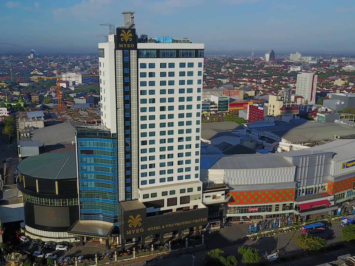 Myko Hotel & Convention Center Makassar Exterior foto